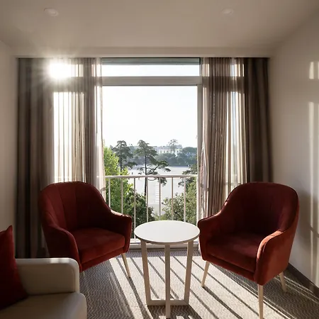 Отель Center 4*